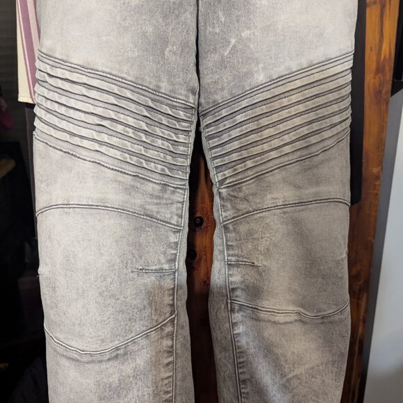 Nicki Minaj Mid rise light gray wash jeans - 11/12 - Picture 6 of 7